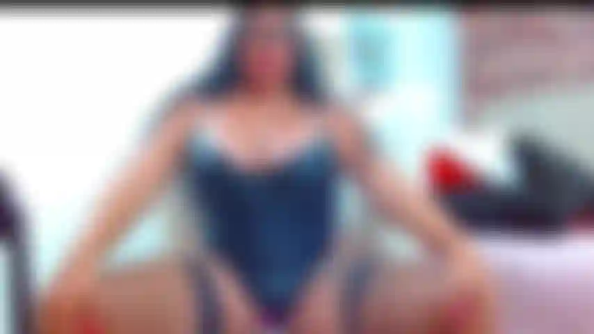 Gioco con le tette e gioco in modo lussureggiante.