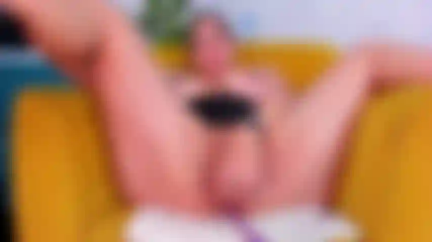 La mia figa è molto calda, giochiamo?