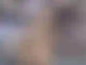 Joi si allena con i pennarelli anali.