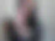 Succhio un giocattolo, gioco con le mie grandi tette, mi fotto il culo mentre indosso il mio vestito sexy da cameriera francese con calze e tacchi. Un sacco di chiacchiere sporche! Il mio video preferito.