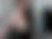 Metto in mostra la mia lingerie sexy e vengo sbattuta dalla mia fottuta macchina a quattro zampe e poi sulla schiena. Mi fa venire forte.