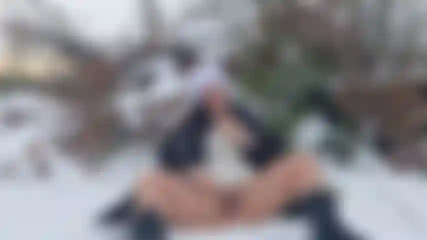 Scandalo! Una ninfomane del blocco orientale, lo faccio nella foresta. Quasi stata beccata!