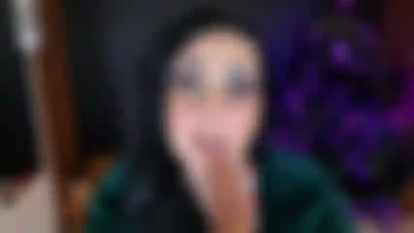 Faccio un pompino da elfo di natale con chiacchiere sporche e conto alla rovescia.