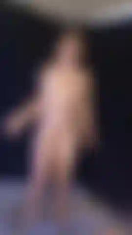 I love jumping on the bed, naked!!