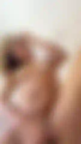 Apri la bocca, mangia la mia figa e infilati nel mio culo.