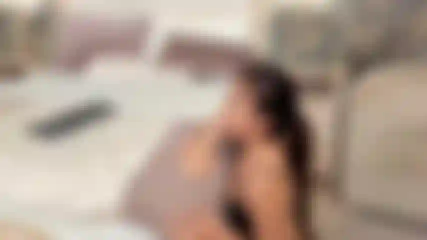 Immerse yourself in this deep blowjob, where my mouth and throat completely envelop you, taking you to the limit of pleasure and filling my mouth with cum.