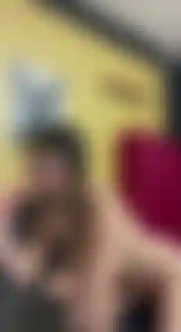 Brava a succhiare, fare pompini e fare gola profonda.