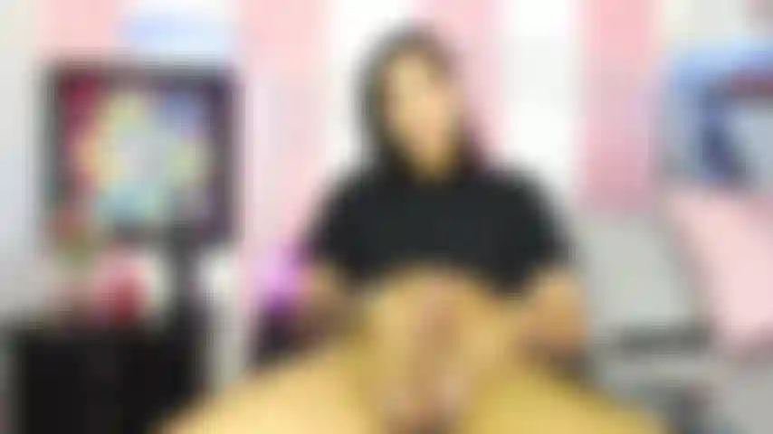 Un coglione e un cazzo enorme e duro.