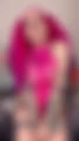 10.5 Squirta con un dildo in pollici.