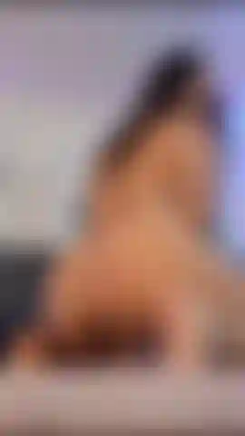 Il tuo cazzo entrerà nella mia figa bagnata finché non mi farai gemere.