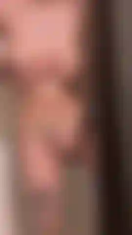 Una doccia calda e sexy da sola.