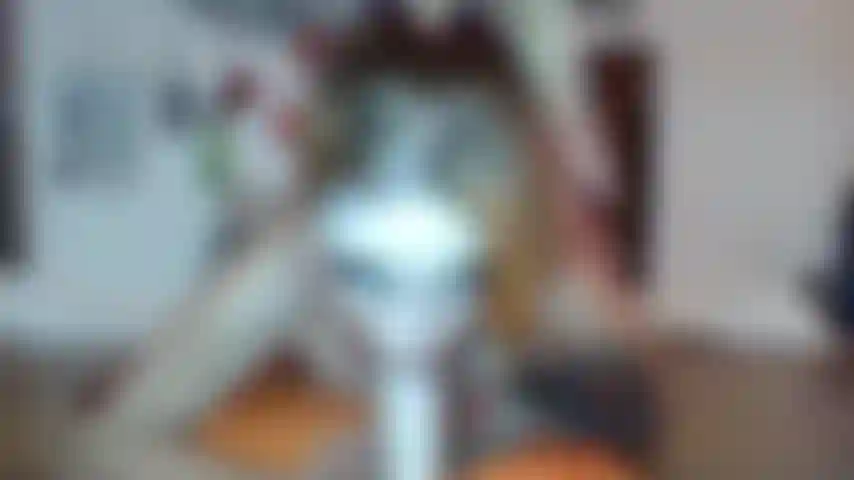 P. O. V pompino sul giocattolo.