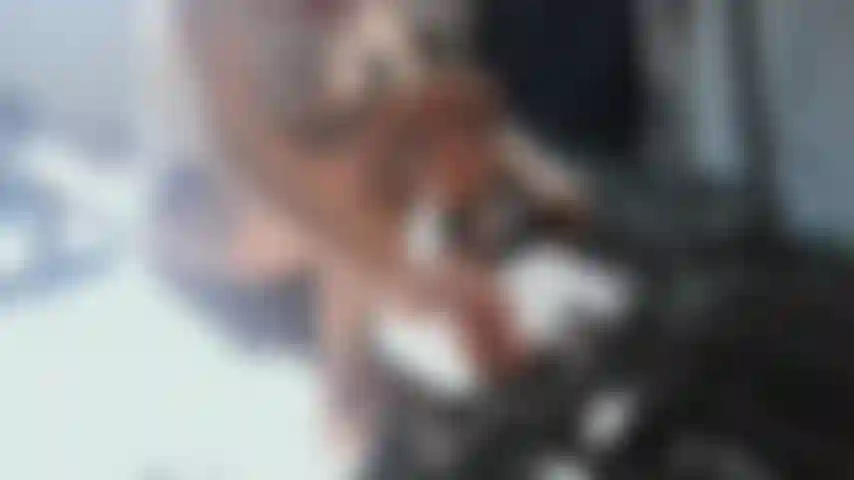 Guardami mentre mi alleno sulla macchina a remi, vestiti addosso, questa volta;).