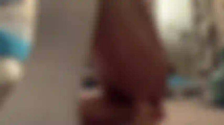 Riempimi il culo con quel grosso cazzo, piccola.