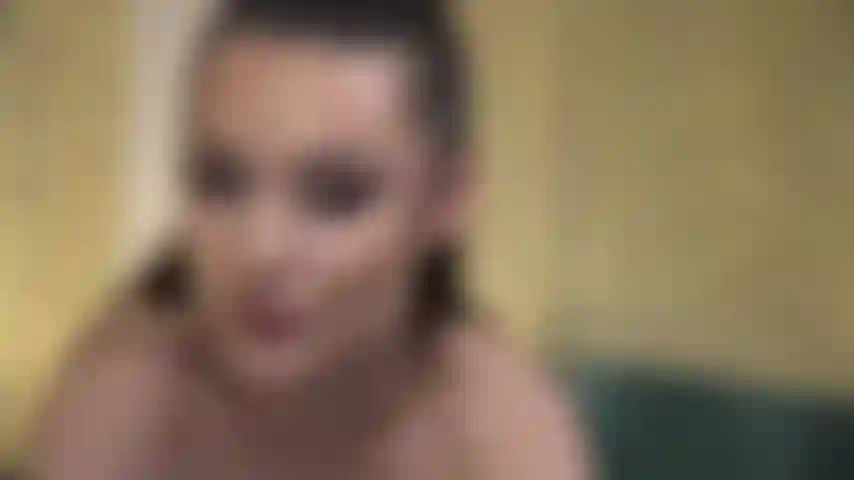 Adoro sbavarci sopra, sulla mia lingua allo specchio.