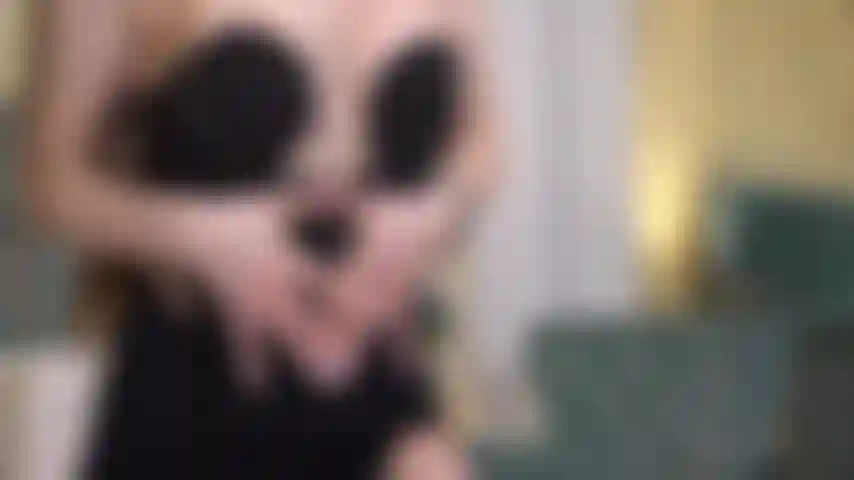 Ti do la possibilità di spogliare la dea assoluta mentre ti stuzzica come mai prima d'ora.