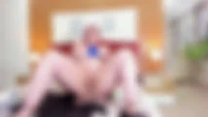La mia_figa_è_molto_calda_e_voglio_cavalcare_il_tuo_cazzo.