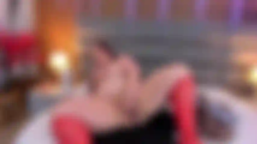 Mi piace infilare le dita nella mia figa bagnata.