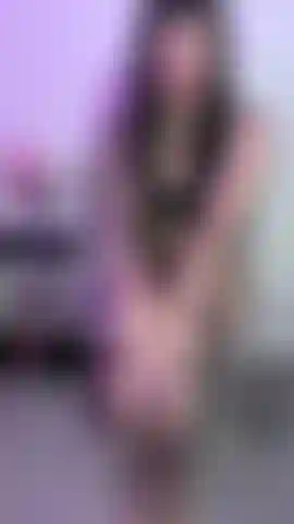 Adoro i piedi in calze a rete.