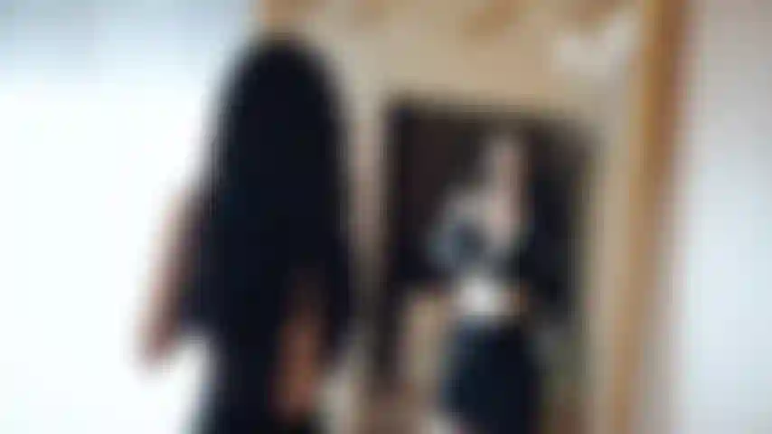 Sexy in dea nera nuda.