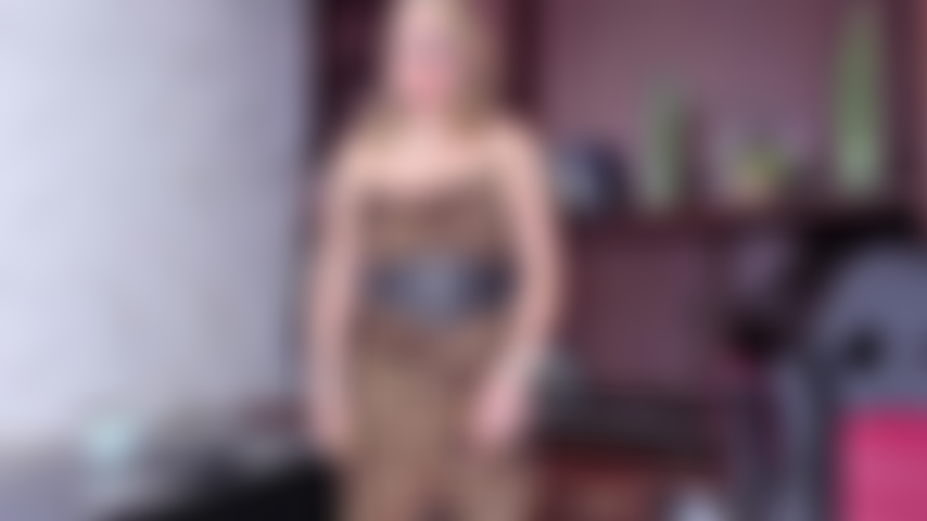 Le tette di questa segretaria sono pronte per te.