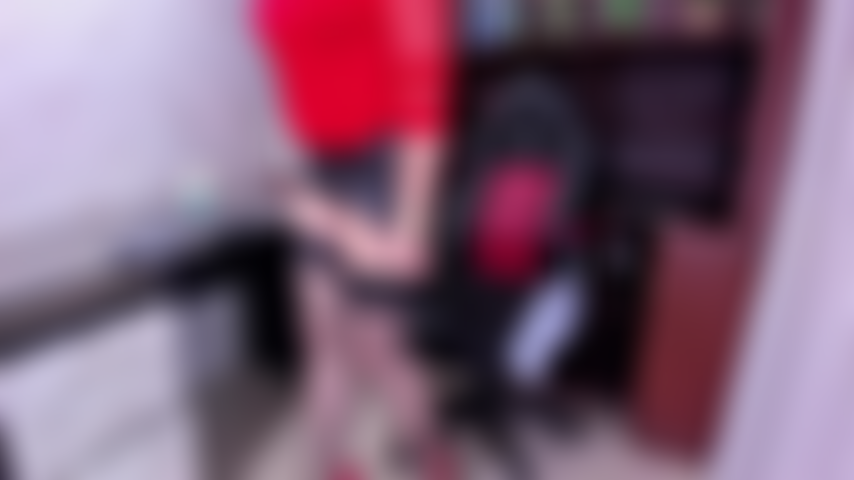 I_like_to_be_alone_in_the_office_to_masturbate