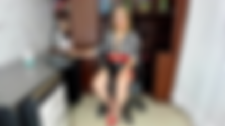 Sei pronta a scopare nel mio ufficio.