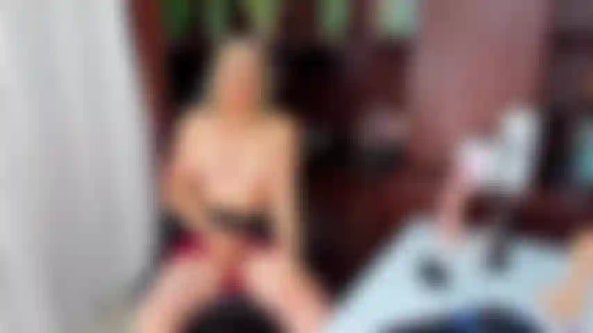 Che mette_il_dildo_più_grande_in_ufficio.