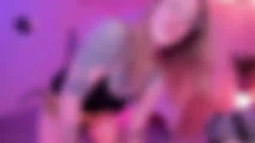 Con strapon esclusivo (da vicino, pov)