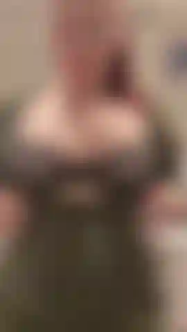 Il latte mi schizza in faccia e in bocca e