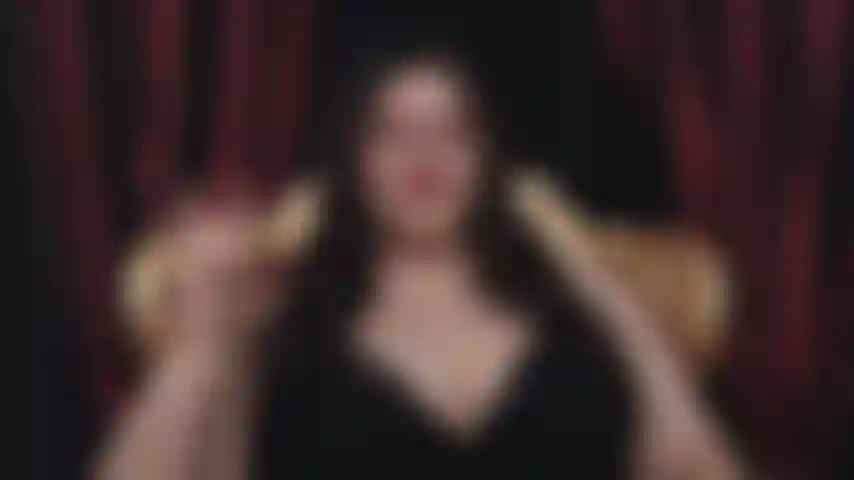 Sei stata rinchiusa per essere un cazzone perdente! Finirai per essere fottuta finché non troverò il tuo dolce punto g e ti farò venire a mani libere.