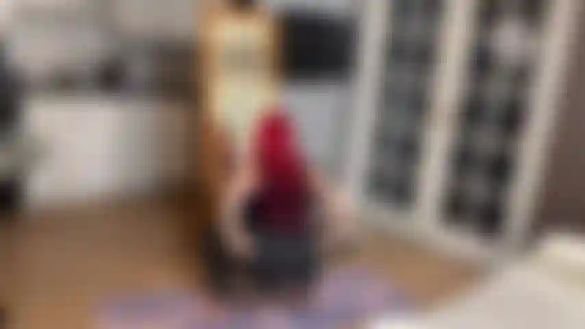 Gioco di ruolo della matrigna - adorazione del culo, pompino pov con dildo che spruzza sperma sul culo / buco del culo allargato.