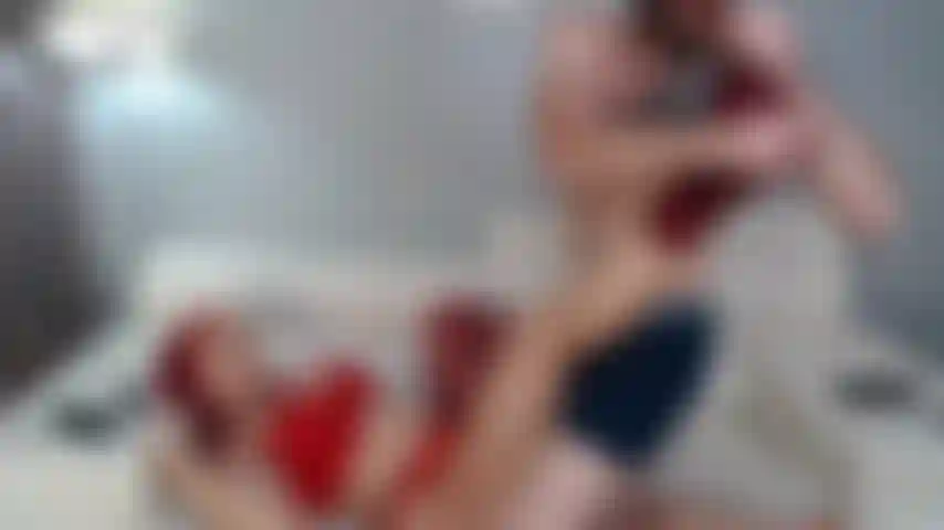 Gioco con i piedi (pulizia della suola e suzione delle dita dei piedi) cazzo con le dita e piacere divino con un beato forte orgasmo alla fine.