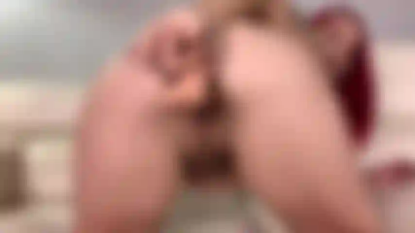 Mi scopo la figa alla pecorina.