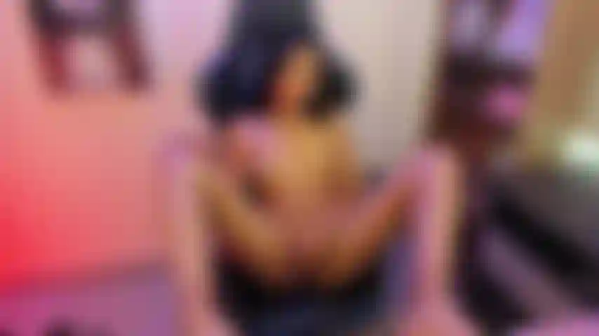 Mi metto le dita nella figa molto umide.