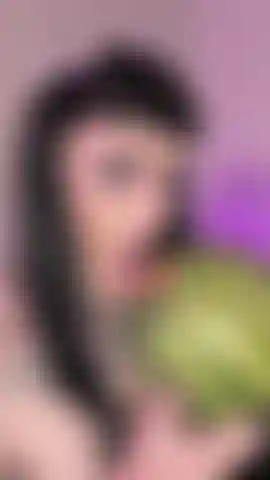 Un'anguria succosa che scopa con un grosso creampie.