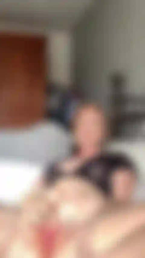 Mi faccio sborrare guardando il porno.