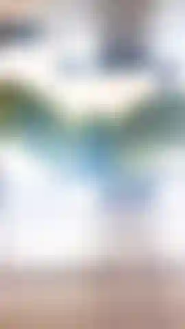 Accovacciata sulla tua faccia... Individua la zona bagnata ;).