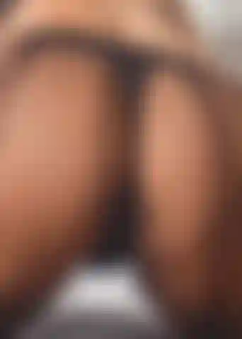 Scuoto il sedere, sculaccioni, slow motion.