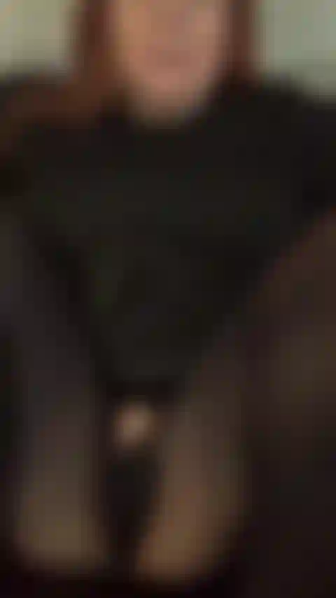 Calze di nylon strette che strappano la figa giocano con collant da lavoro maturo kink milf.