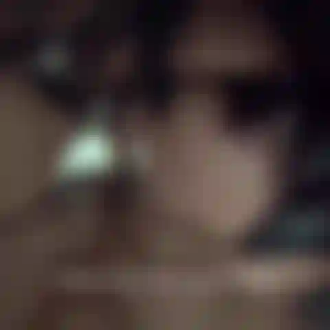 Una matura si è riempita il culo con un grosso dildo.