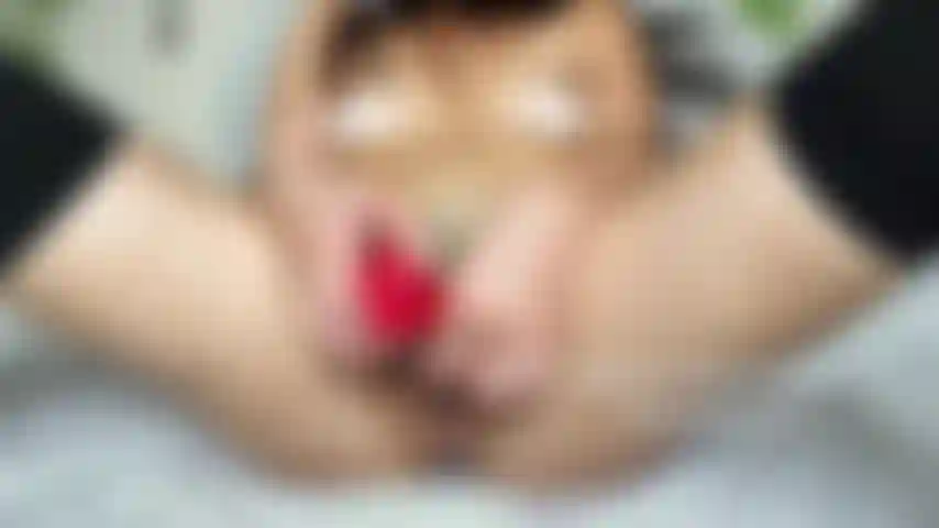 L'orgasmo del giocattolo di rose.