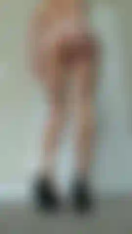 Upskirt con i tacchi.