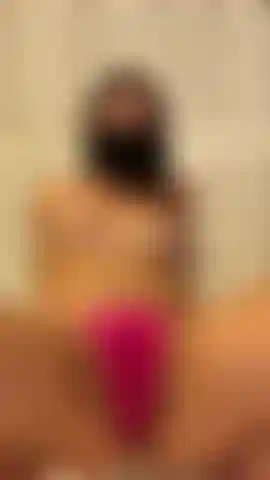 Mutandine bagnate e sfregamento del clitoride.