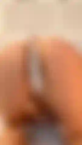 Spettacolo di stronzi e gioco di buttplug.