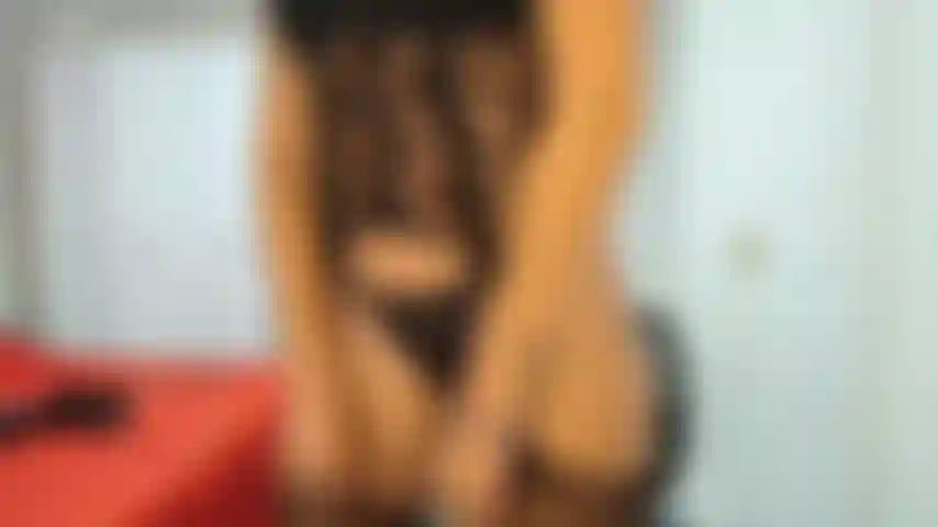 Adoro il mio perfetto culo da dea.