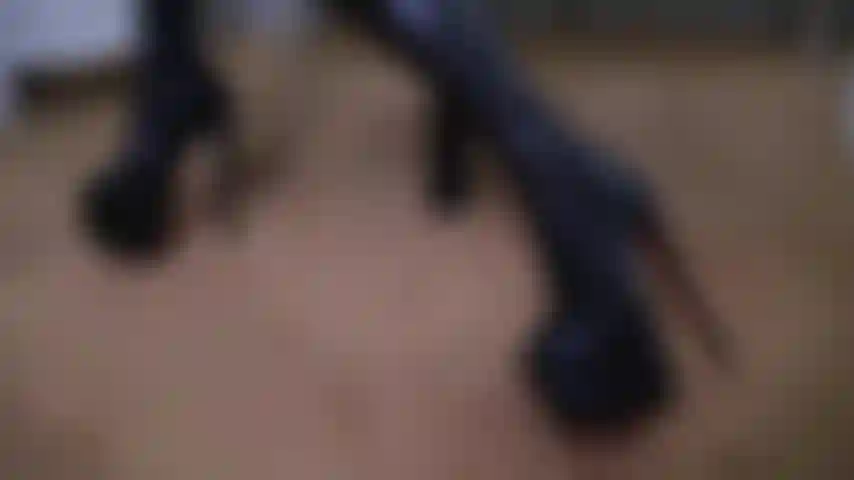 Portami i tuoi desideri e la tua sottomissione. Vieni a giocare nell'oscurità della mia ombra. Il mio potere si estende dal sensuale al limite.