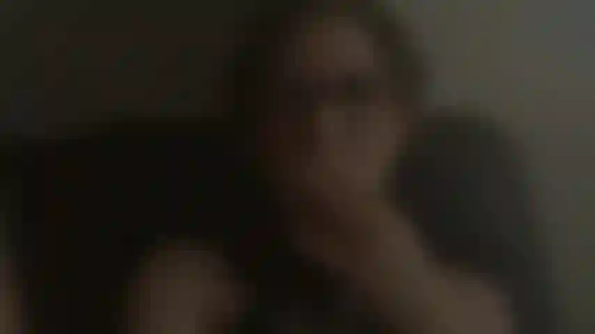 La padrona dà il permesso di sborrare e fumare.