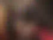 Accarezzala insieme alla tua padrona indossando il suo grosso cazzo bianco e lunghi guanti neri in lattice. Accarezzala molto lentamente, godendoti ogni minimo tocco sensuale mentre adori il mio grosso cazzo carnoso.