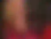 Collant color sabbia lucidi e morbidi come la seta: queste lunghe e perfette gambe di nylon ti fanno impazzire. Non ne hai mai abbastanza dei polpacci, delle cosce e del culo di questa donna mentre stuzzica il tuo cazzo da schiavo con i guanti di pelle.